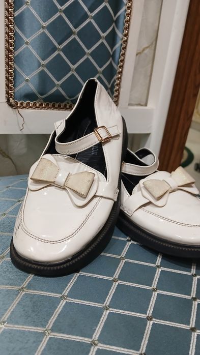 Продам детский две  туфли