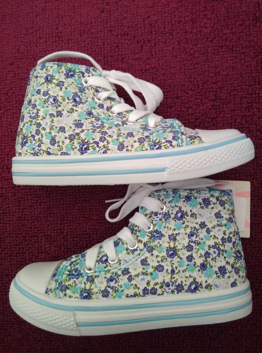 Нежни флорални кецове, номер 28 (стелка 17,5 см)