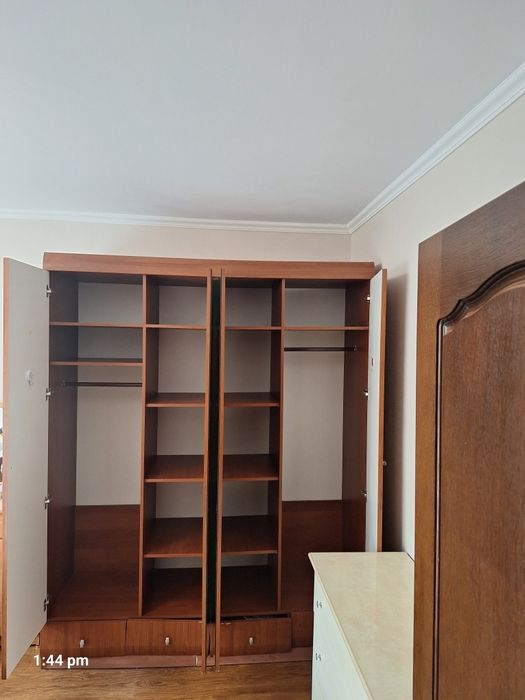 Срочно ! Продаётся шифоньер для одежды