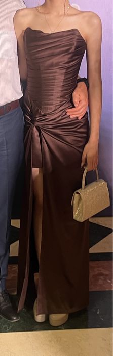 продаю поатье на выпускной одевала один раз