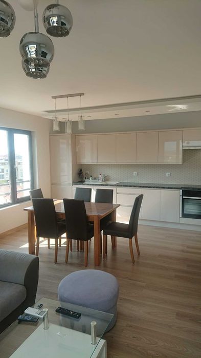 Тристаен апартамент в Остромила