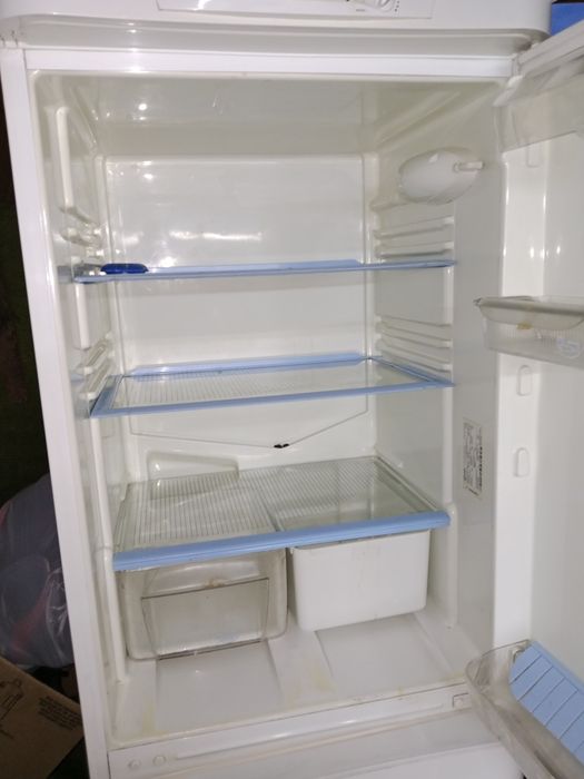 Продам холодильник индезит