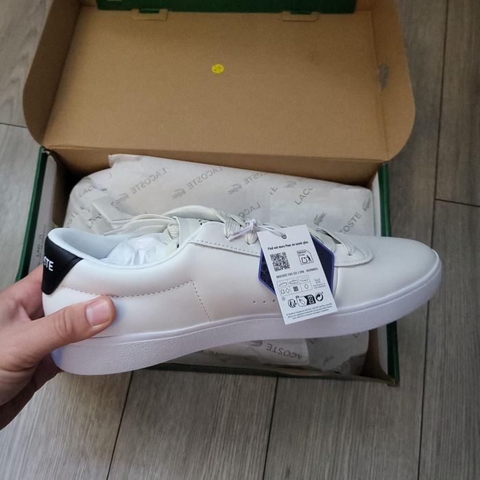 Adidasi lacoste ,la cutie