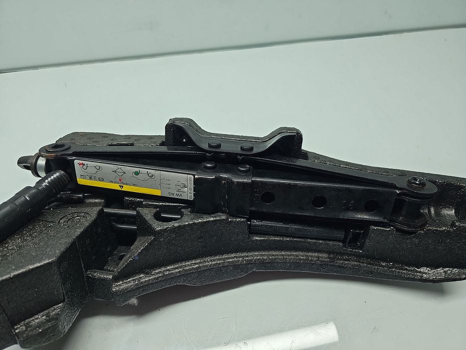 Set cric si cheie Volkswagen Golf 7 (5G) [Fabr 2014-prezent] 5G001211