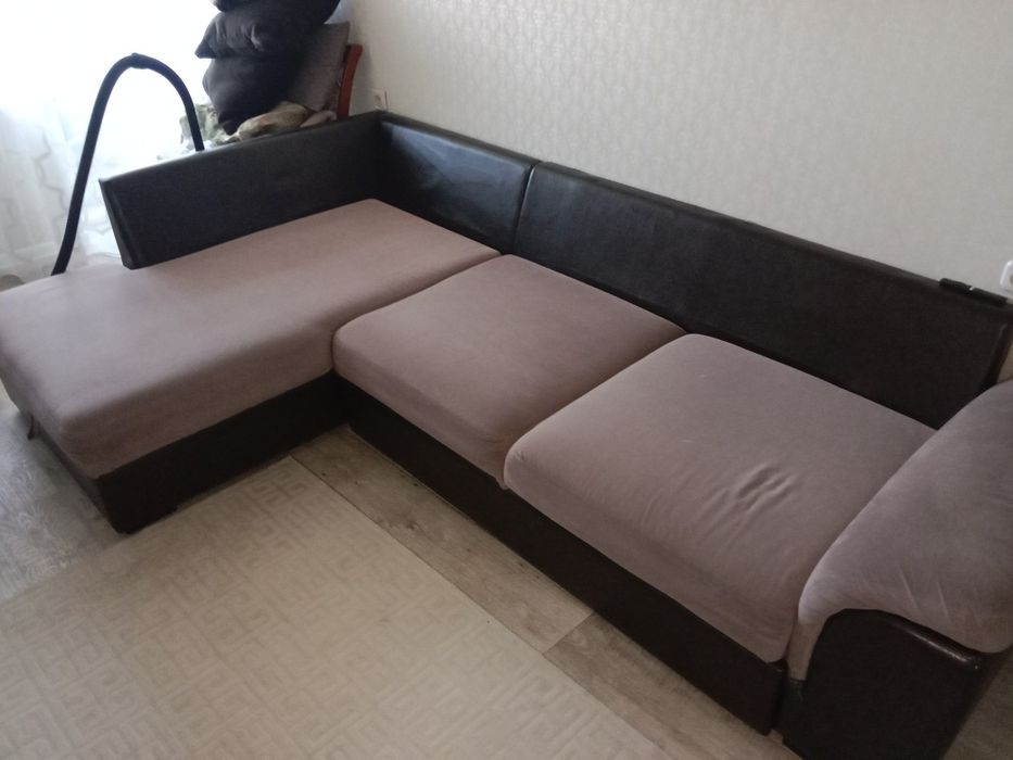 Продаю диван угловой большой