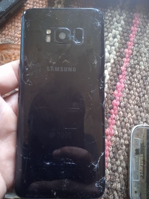 Samsung S8  xotira 64