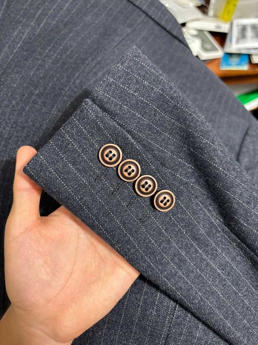 Продам костюмы разные