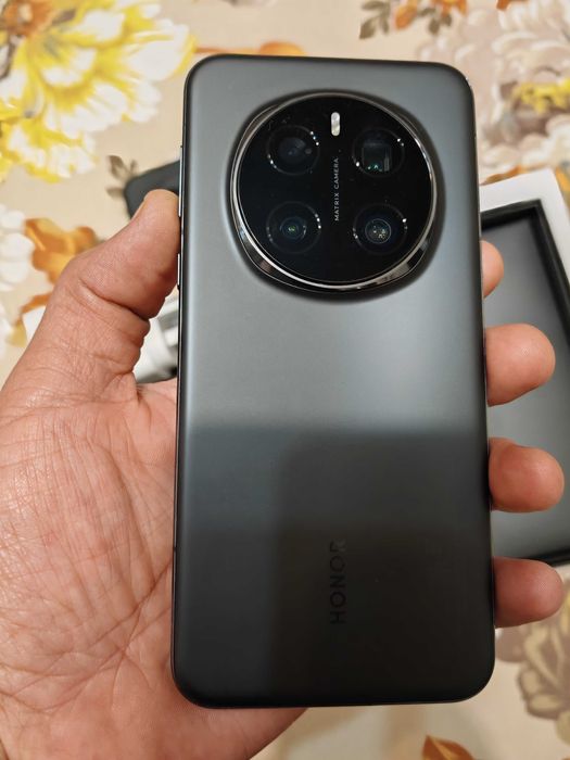 Honor Magic7 Pro/12-512/,като нов,комплект.