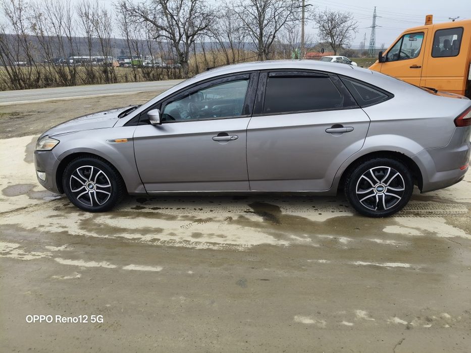 Vând Ford Mondeo