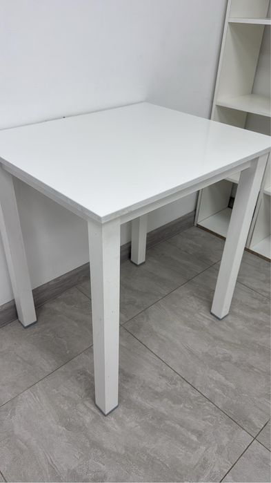 Парта, стулья, шкаф, стол