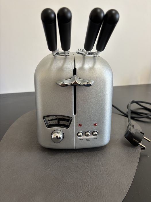 Prajitor de paine Delonghi