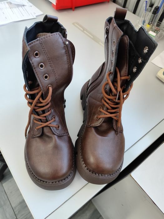 Боти дамски цвят кафяво