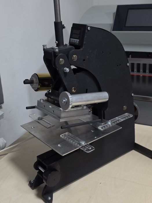 Пресс для горячего тиснения