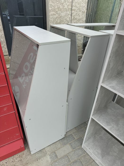 Продается Полки и витрины в хорошем состоянии