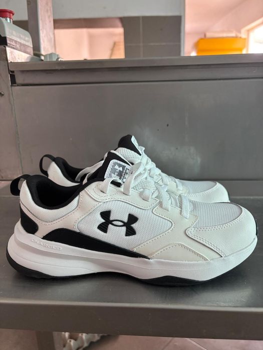 Adidași Under Armour Charged  noi