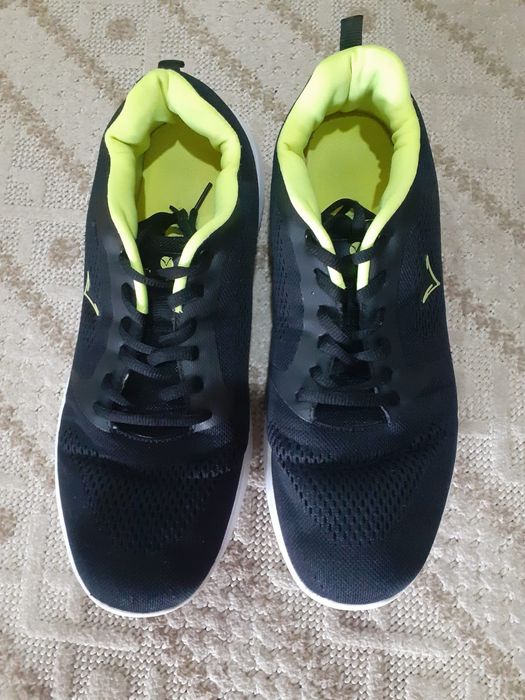 Продам кроссовки мужские