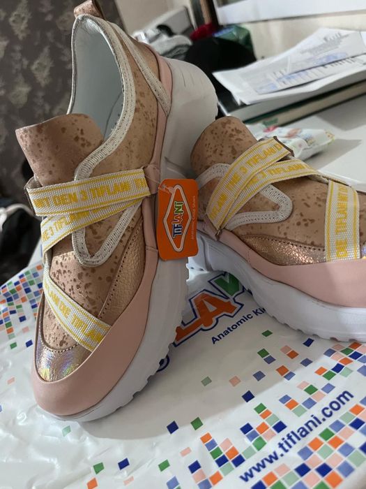 Продам новые кросовки с этикеткой 36 размер