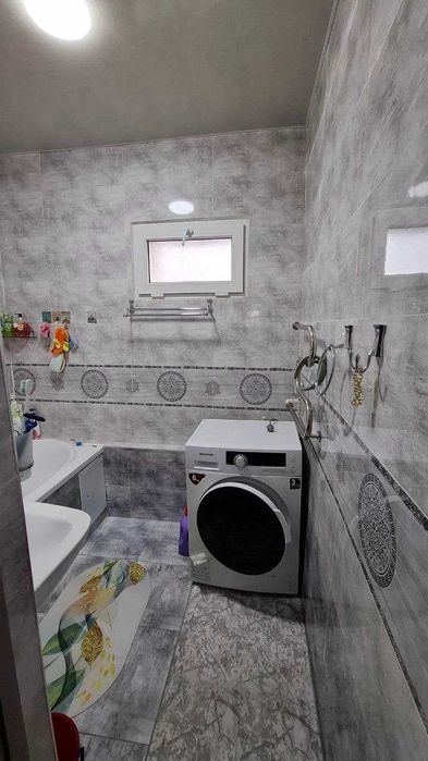 Ц-1,Садык Азимова 3/5/5 77 серия японское посольство. Балкон 2 на 6