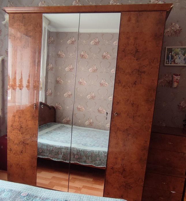 Продам спальный гарнитур