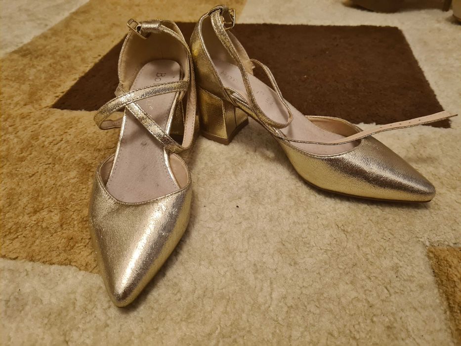 Pantofi cu toc mic, Botinelli