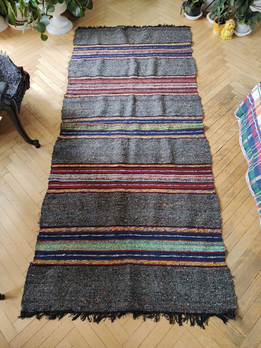 Продавам ръчно тъкани черги в битов стил, неупотребявани.