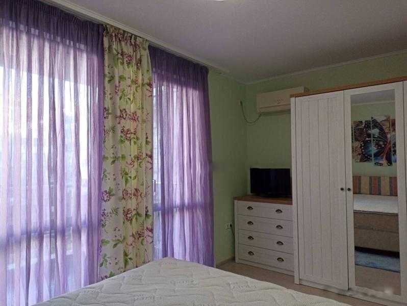 Дава се под наем Двустаен апартамент в Бургас, Център - 65 кв.м за 561 € - Снимка #3
