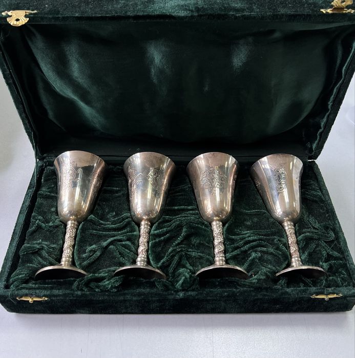 Set patru pahare argintate