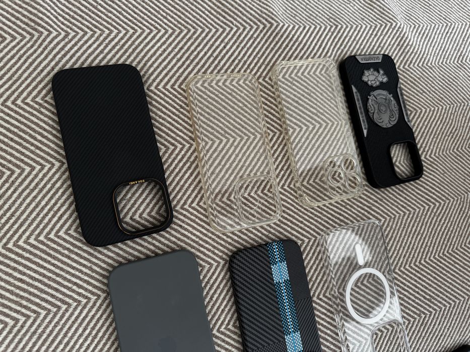 Чехлы Iphone 16pro