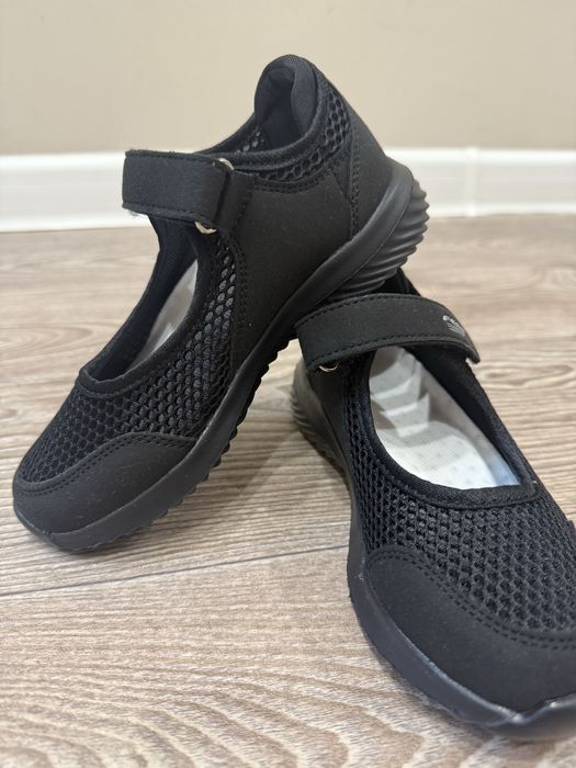 Продам туфли для девочки