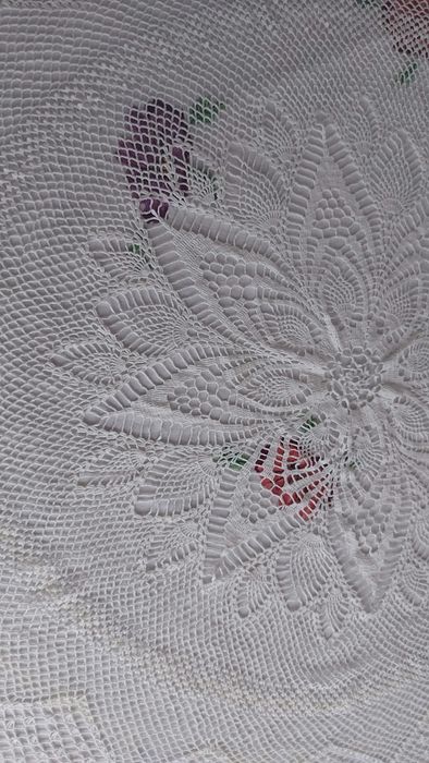 Продавам покривки за кръгла маса на една кука