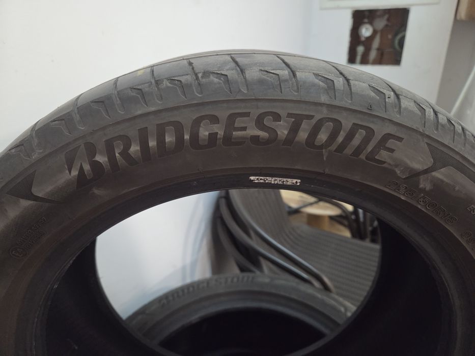 Bridgestone 225 50 18