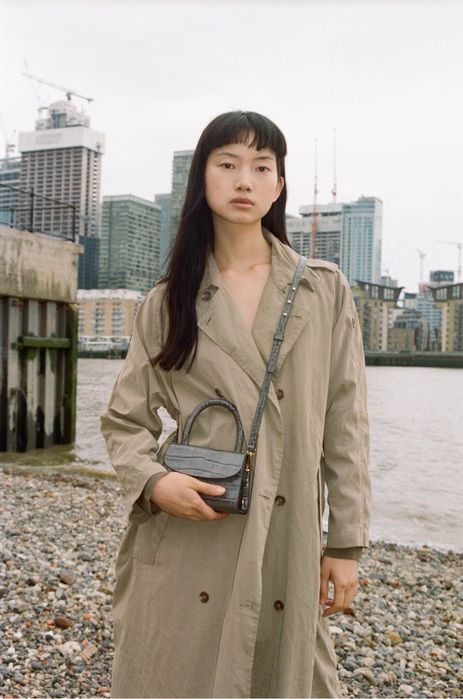 Дамска чанта BY FAR GREY croc mini top handle bag