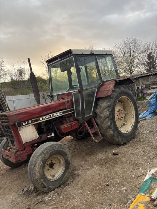 Tractor international 844 s