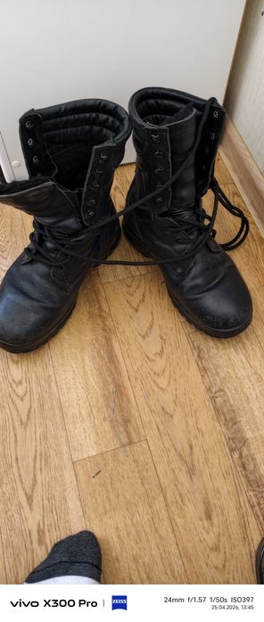 Ботинки с высоким берцем.