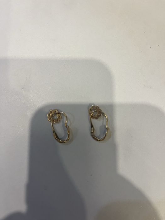 Златна гривна и колиета