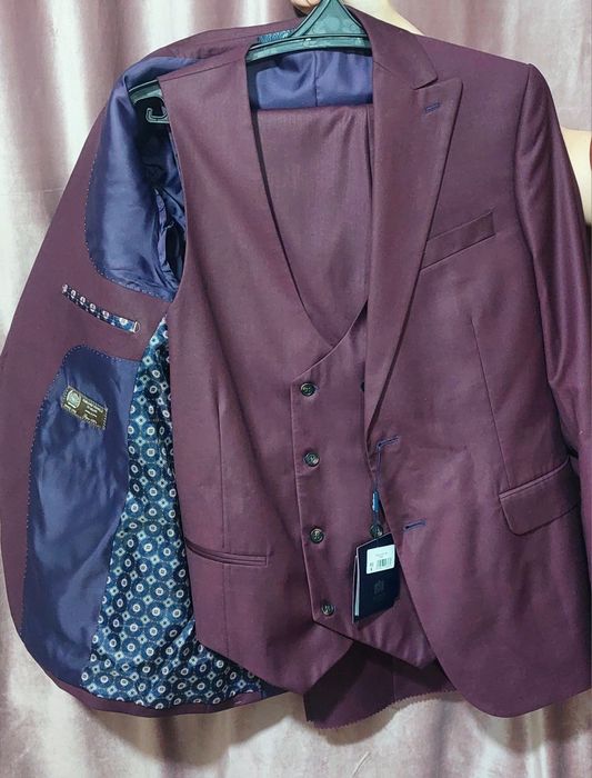 Костюм тройка новый