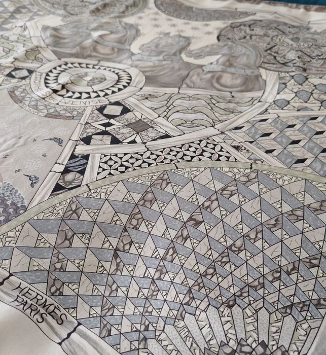 Vând eșarfă Hermès autentică serie de colecție