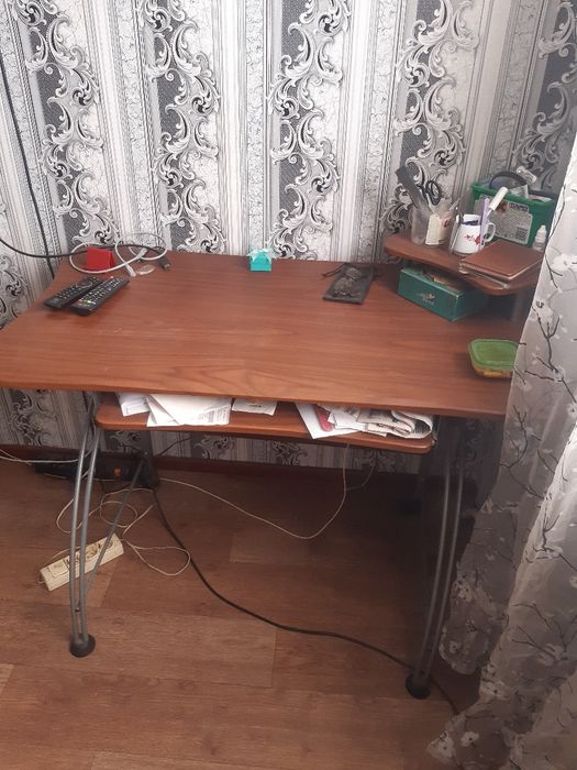 Продам компьютерный столик