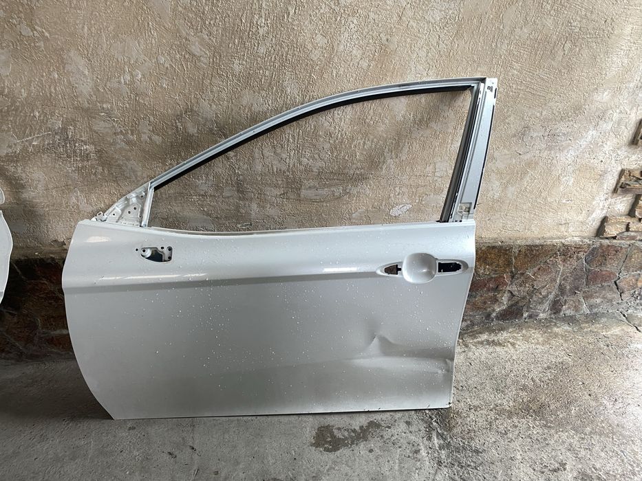 Передная двер Tayota Camry 70