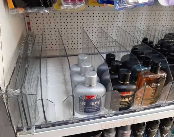 Метални стелажи за стена и остров за козметика и аптека, налични