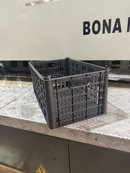 Plastik yashiklar bor