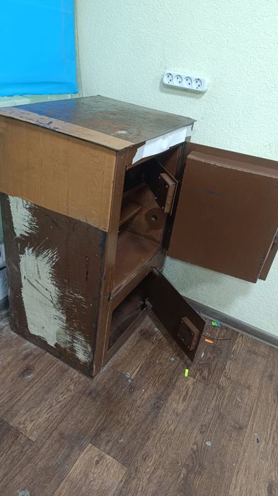 Продам  сейф  СССР
