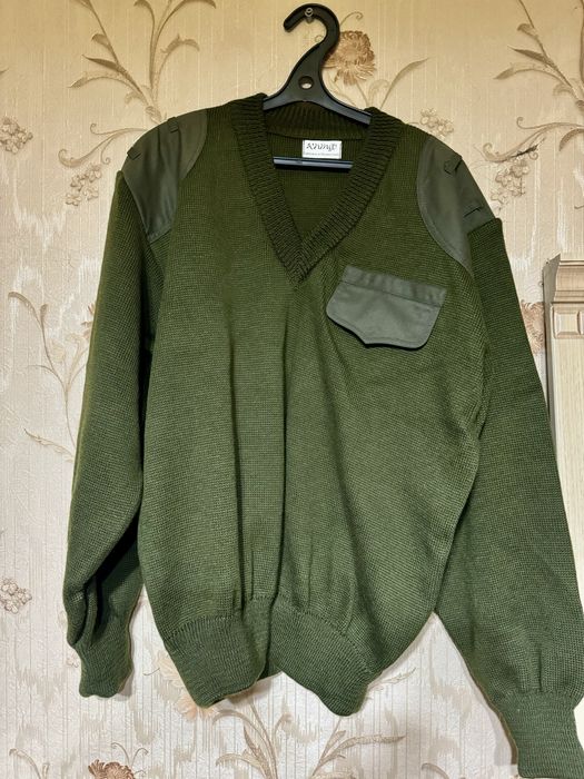 Свитера разных расцветок