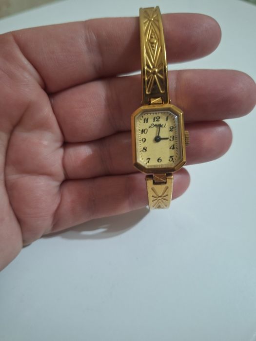 Ссср женские позолоченные часы.