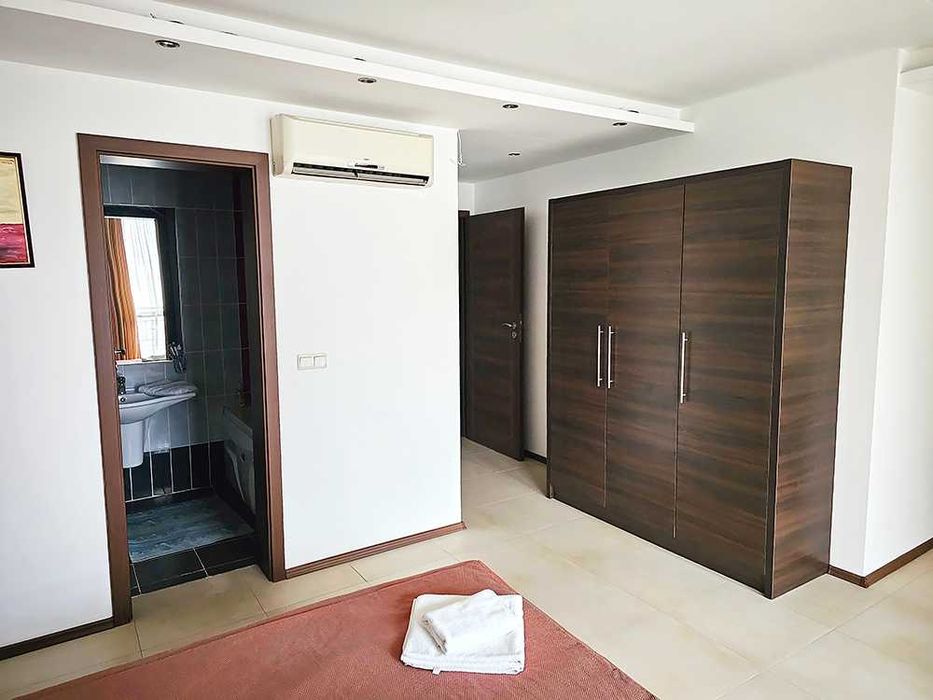 Продава се Тристаен апартамент в Балчик - 135 кв.м за 741 €/кв.м - Снимка #3