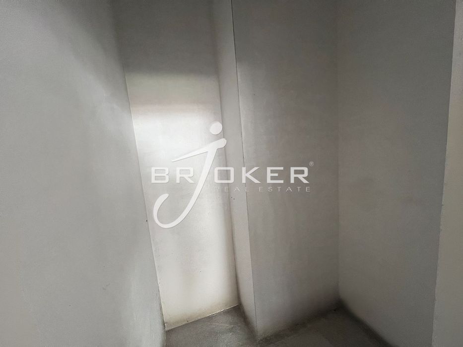 Продава се Магазин в Кърджали, Център - 41 кв.м за 927 €/кв.м - Снимка #3