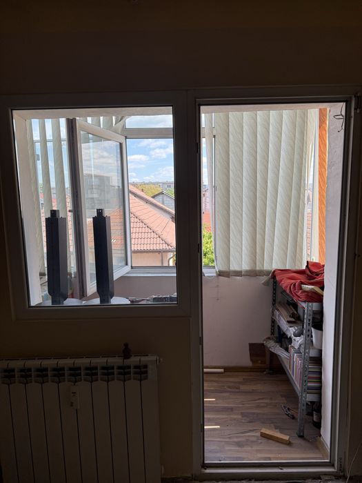 Usa cu geam de termopan, culoarea alb