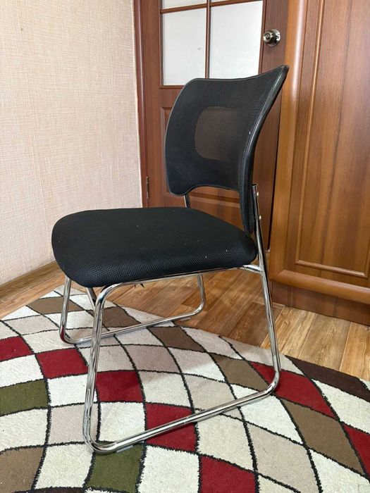 Офисный стул кресло