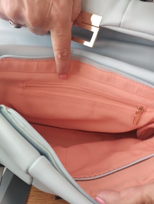 Страхотна чанта в млечно син цвят