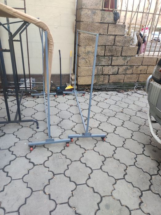 Стойки и вешалки плечики